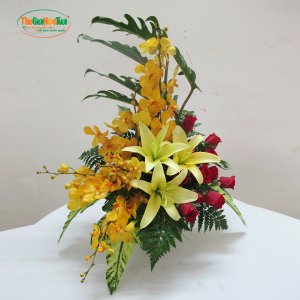 Bình hoa chúc mừng lan vàng