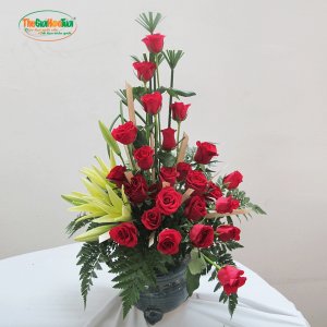 Bình hoa chúc mừng tông màu đỏ