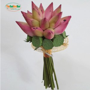 Bó hoa cầm tay hoa sen