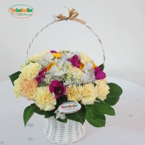 Giỏ hoa cẩm chướng